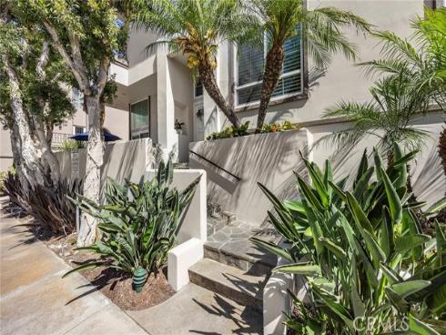 19256 Seabrook Lane, Huntington Beach, CA