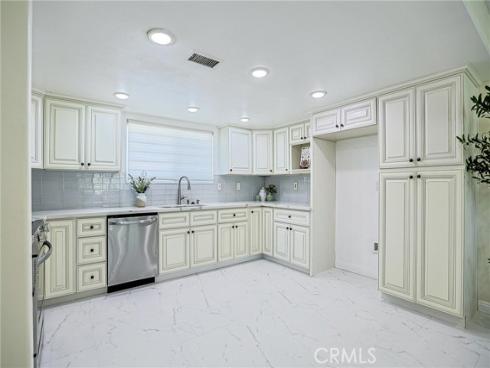 320  7th  , Huntington Beach, CA