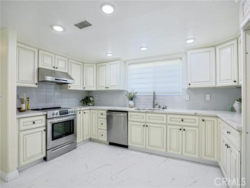 320  7th  , Huntington Beach, CA