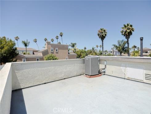 320  7th  , Huntington Beach, CA