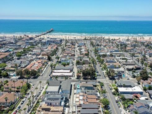 320  7th  , Huntington Beach, CA
