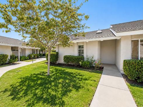 8877  Tulare  313D  Drive, Huntington Beach, CA