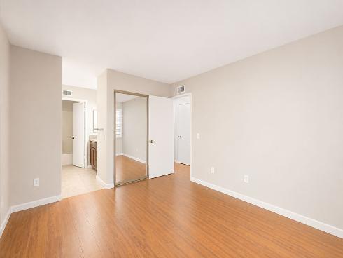 8877  Tulare  313D  Drive, Huntington Beach, CA