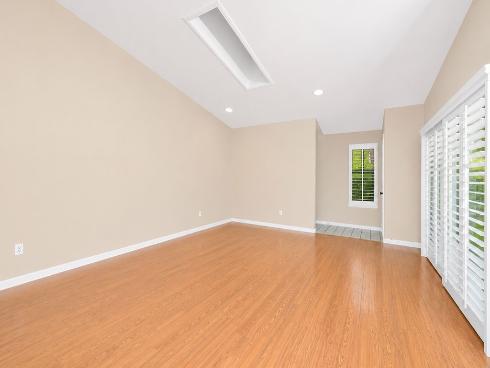 8877  Tulare  313D  Drive, Huntington Beach, CA