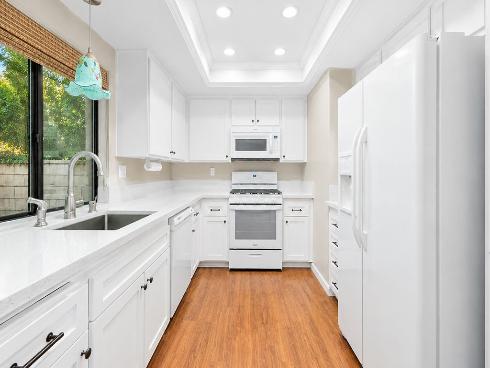 8877  Tulare  313D  Drive, Huntington Beach, CA