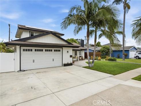 8021 Sunset Circle, Huntington Beach, CA