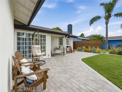 8021 Sunset Circle, Huntington Beach, CA
