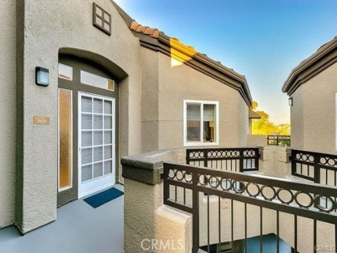 420 Lake 301 , Huntington Beach, CA