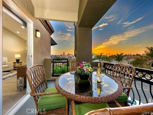 420 Lake 301 , Huntington Beach, CA
