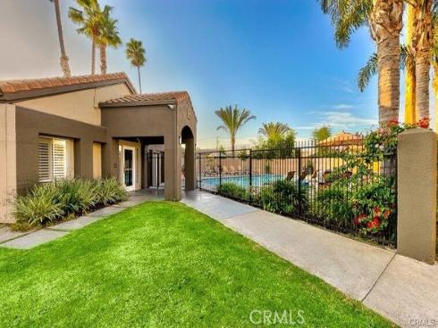 420 Lake 301 , Huntington Beach, CA