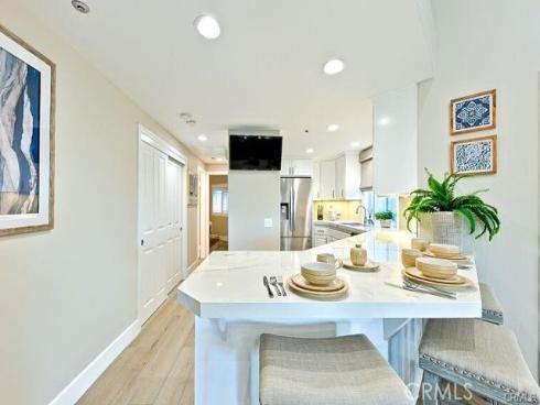 420 Lake 301 , Huntington Beach, CA