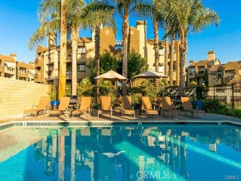 420 Lake 301 , Huntington Beach, CA