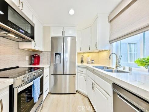 420 Lake 301 , Huntington Beach, CA