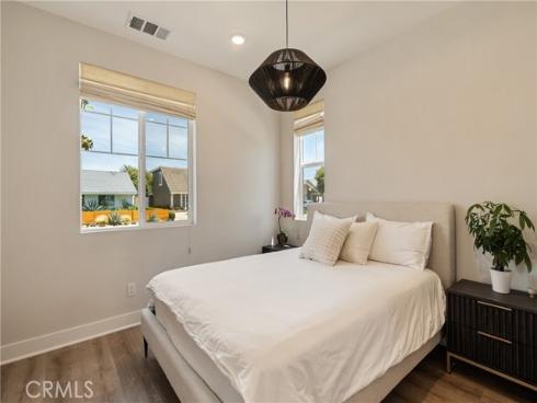 21171  Strathmoor  , Huntington Beach, CA