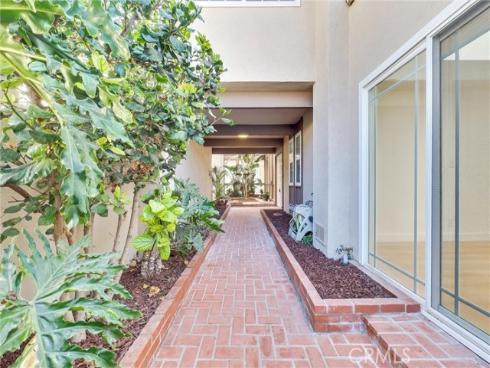 18 Meadowsweet Way, Irvine, CA