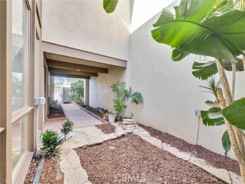 18 Meadowsweet Way, Irvine, CA