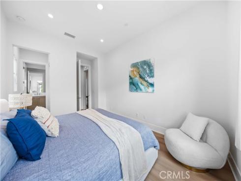 63 Longchamp , Irvine, CA