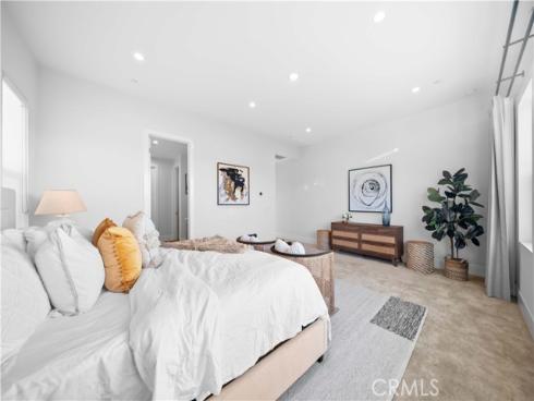 63 Longchamp , Irvine, CA