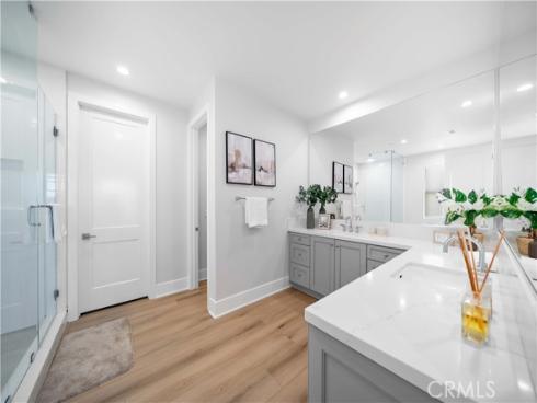 63 Longchamp , Irvine, CA