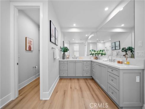 63 Longchamp , Irvine, CA