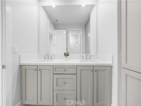 63 Longchamp , Irvine, CA