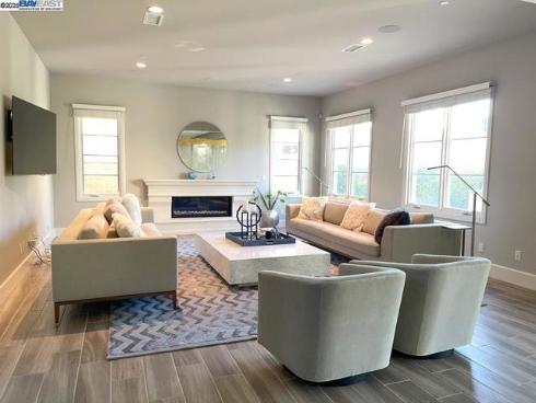 103 Crosswinds , Irvine, CA