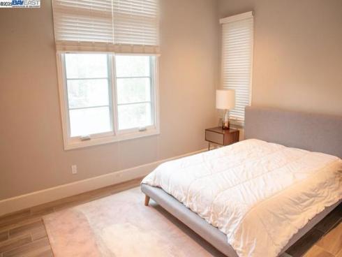 103 Crosswinds , Irvine, CA