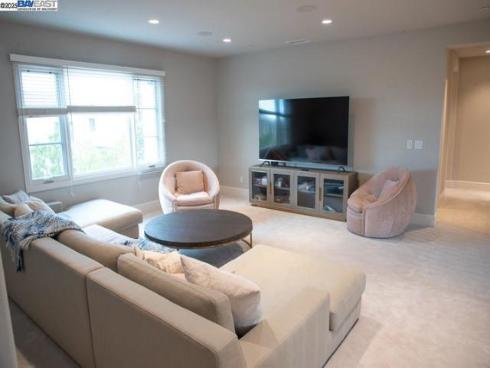 103 Crosswinds , Irvine, CA