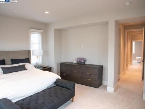 103 Crosswinds , Irvine, CA