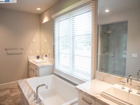 103 Crosswinds , Irvine, CA