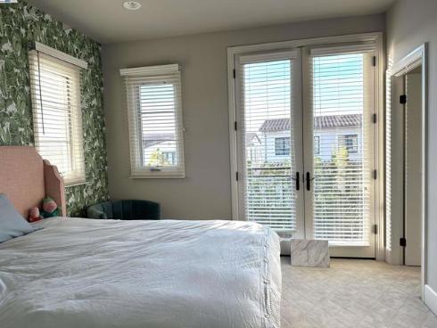 103 Crosswinds , Irvine, CA