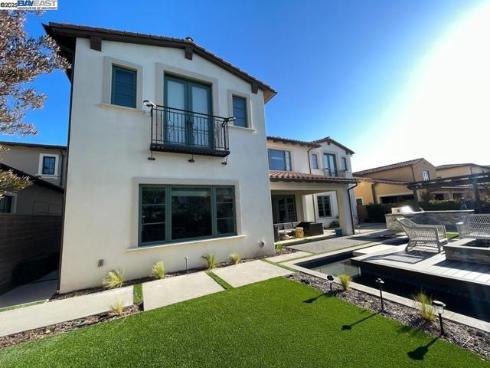 103 Crosswinds , Irvine, CA