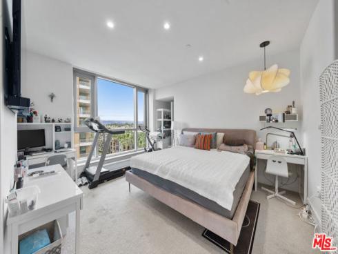 5072  Scholarship  , Irvine, CA