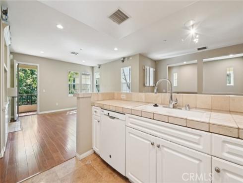 33 Perennial , Irvine, CA