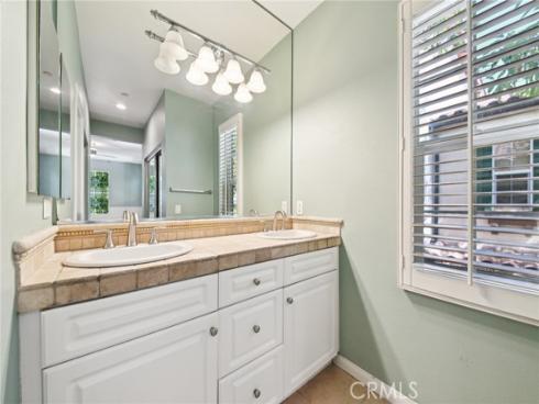 33 Perennial , Irvine, CA