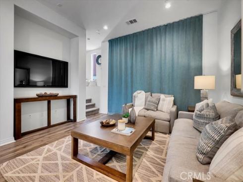 168 Sawbuck , Irvine, CA