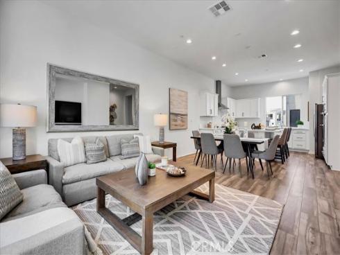 168 Sawbuck , Irvine, CA