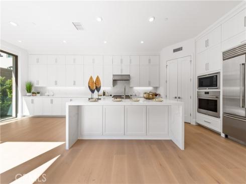 122 Appian Boulevard, Irvine, CA