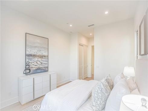 137 Oakstone , Irvine, CA