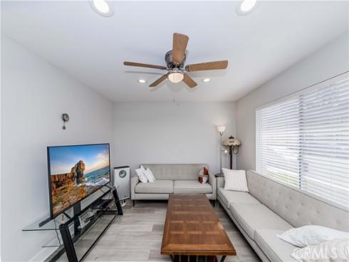 18 Heritage , Irvine, CA