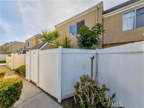 18 Heritage , Irvine, CA