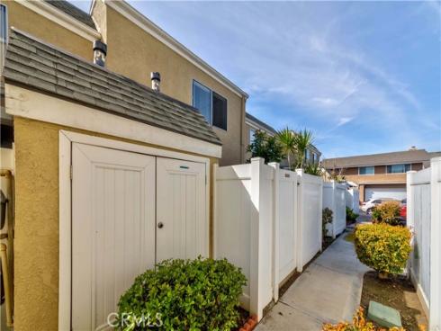 18 Heritage , Irvine, CA