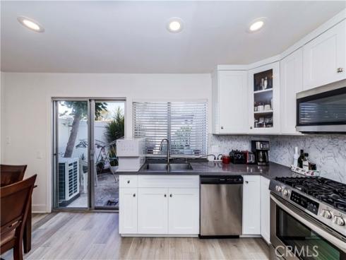 18 Heritage , Irvine, CA