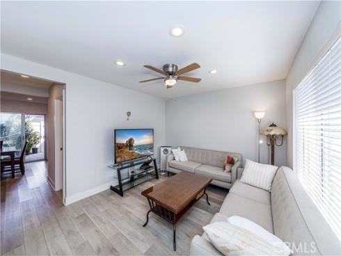 18 Heritage , Irvine, CA