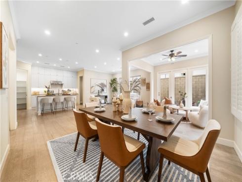 66 Berkshire Wood , Irvine, CA