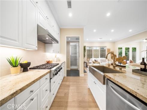 66 Berkshire Wood , Irvine, CA