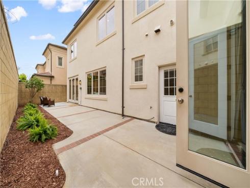 66 Berkshire Wood , Irvine, CA