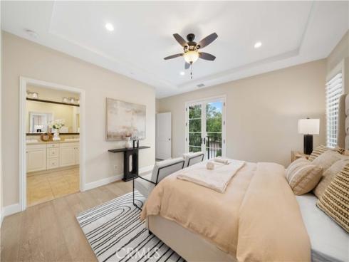 66 Berkshire Wood , Irvine, CA