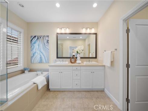 66 Berkshire Wood , Irvine, CA