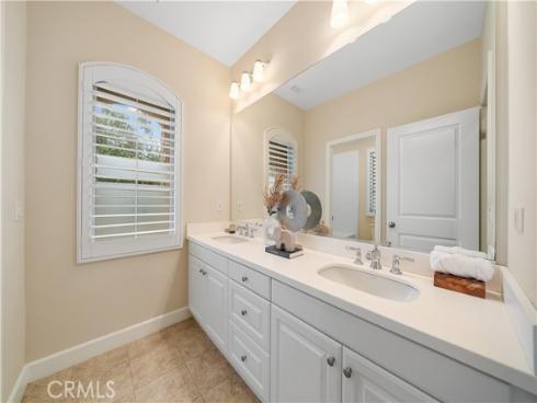 66 Berkshire Wood , Irvine, CA